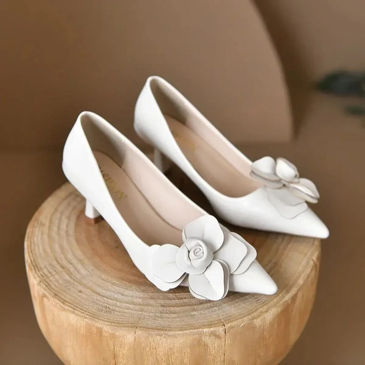 Décolleté da donna di lusso con fiocco 2024new Fashion scarpe a punta scarpe da donna fiori partito scarpe singole donna tacchi