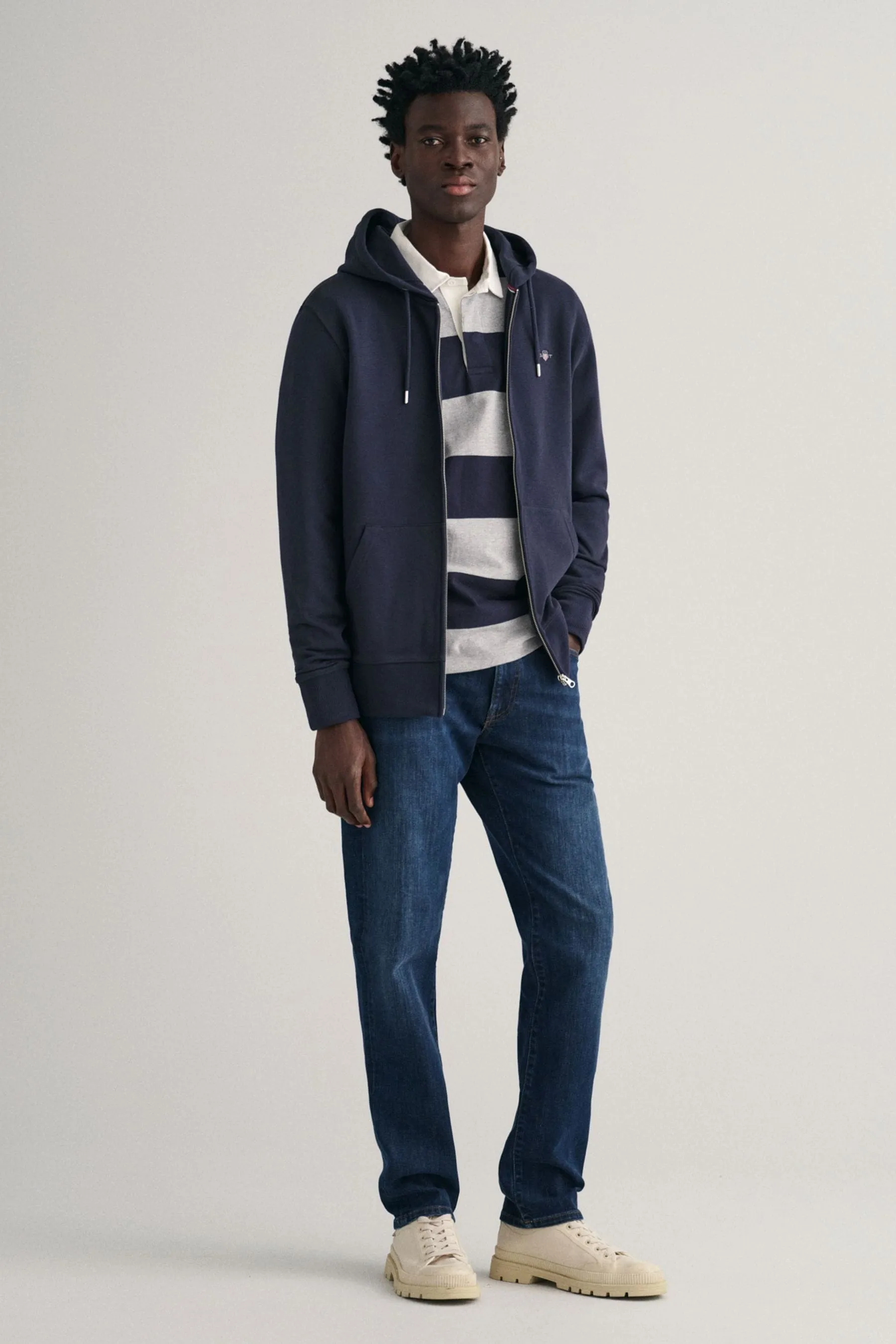 GANT Regular - Hooded Sweatshirt with Zip and Slim Fit Shield