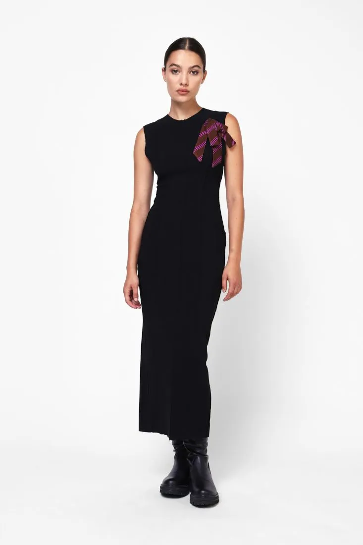  Sleeveless dress with panel design    